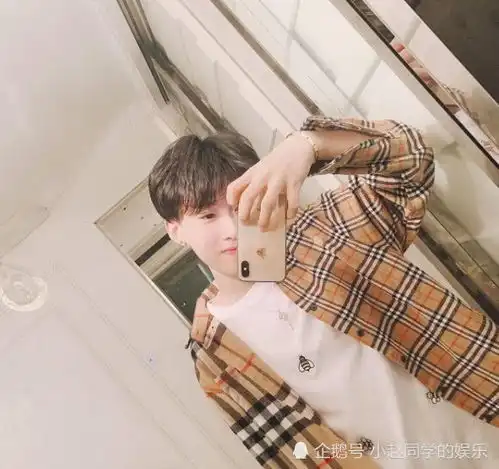 套路璐疑似被前男友追回两人身穿情侣装同框,和王乐乐分手了

