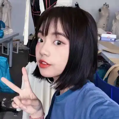 网红自拍照微信头像32
