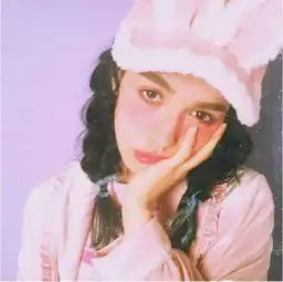 长相酷似水原希子和藤井莉娜,这位97年可萝莉可正太的英日混血麻豆太会穿
