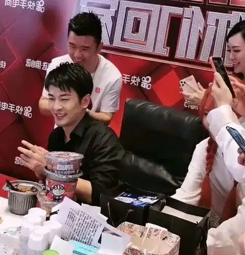 辛巴带货12亿,二驴搭档董明珠,快手逐渐家族化
