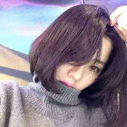 短发女生头像
