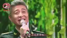 周炜跨界唱歌,一首绿色军衣亲切动听,真是多才多艺
