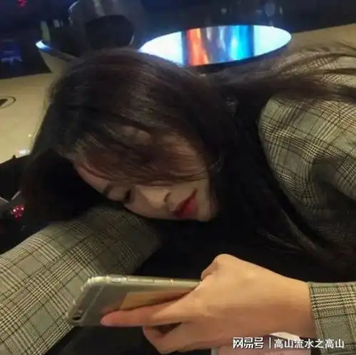 女人这样几个小动作,暗示她想跟你搞事情,别不知道

