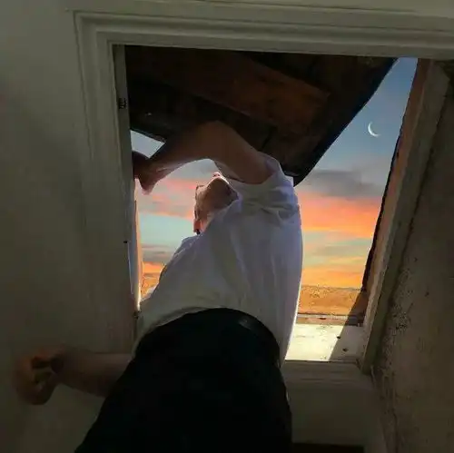 微信头像卡通动漫情侣头像一人一半,超nice的情侣头像,赶快换起来吧
