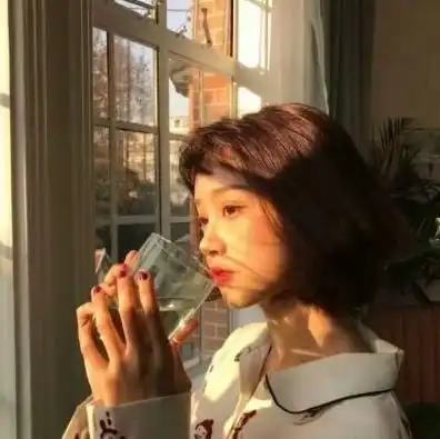 男生偷偷爱着你,聊天时才会有这3行为,丫头会负责吗
