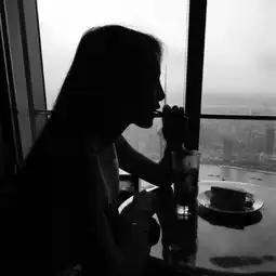 意境黑白女生微信图像11
