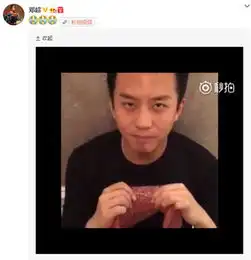 邓超晒搞怪视频捏气泡被女儿小花抓脸图
