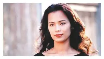 婚姻不幸的韦唯,独自抚养3个儿子,2个进北大1个成拳王
