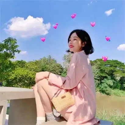 好看的姐妹头像一左一右两张人不一样的
