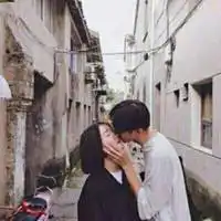 微信情侣头像暧昧亲吻微信头像图片大全
