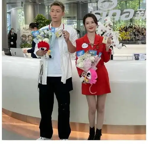 黄景瑜李沁有恋情微博互换头像,戏里戏外都好甜
