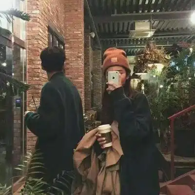 两人同框甜蜜情侣头像
