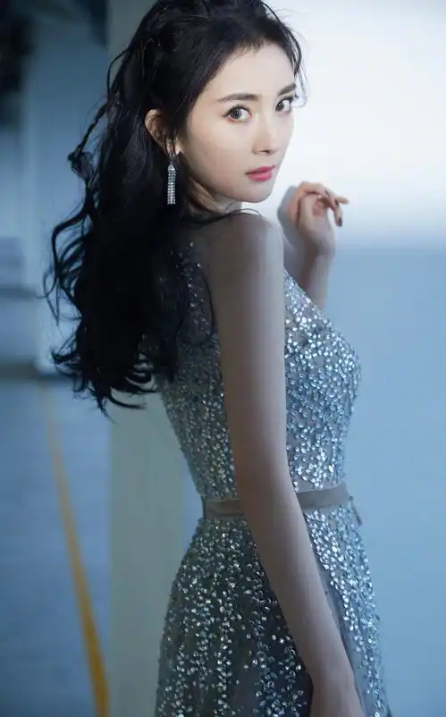 杨幂狂捧还是没用旗下气质女星新剧沦女5戏份少得可怜
