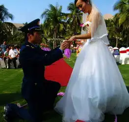 三亚湾情人节集体婚礼
