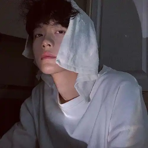 因为你干净好骗单纯倒贴还心甘情愿
