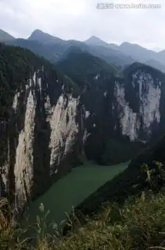 万丈深渊图片素材下载自然风景素材下的悬崖峭壁图片素材
