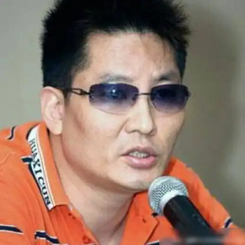 郭德纲被知名作家警告,三天内向曹云金道歉,他和曹云金啥关系
