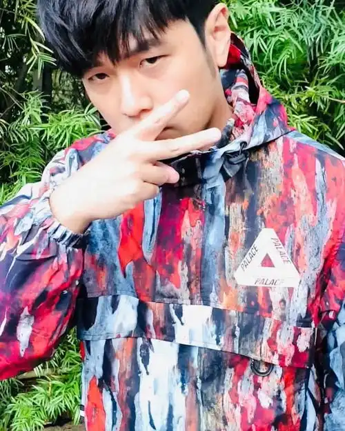 周杰伦新歌前奏抄袭韩团周董亲自反驳哥只是走得很前面
