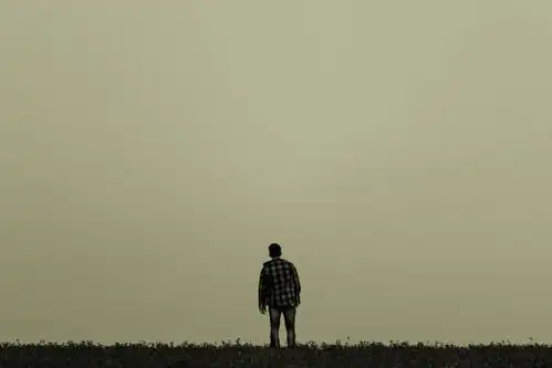 12句伤感文案,触动心底最深的孤独与失落
