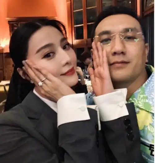 李晨已成过去式,范冰冰与廖凡手牵手,同框出镜太甜蜜
