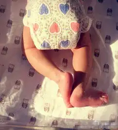 章子怡牵继女小苹果过情人节与汪峰开怀大笑

