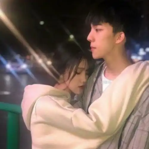 和男票第一次kiss,若他有这3操作,别紧张,你捡到宝了
