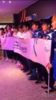亚运会lol选手合影曝出uzi小心机暴露无遗
