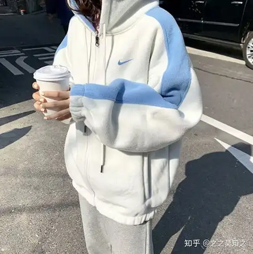 卫衣搭配什么外套好看
