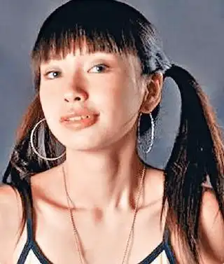 港圈嫩模杨颖的翻身史,以及助她上位的男人们,太复杂了
