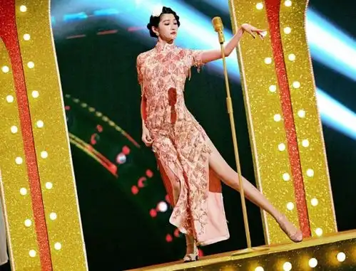 靠穿搭取胜王丽坤穿旗袍不如关晓彤杨颖,打底外穿却很抢镜
