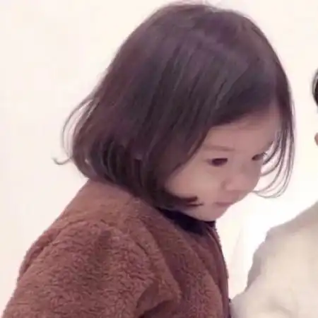 小孩情侣头像,孩子时期我们相遇注定逃不掉了

