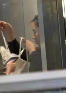 娱乐姚笛逛街花6000买内衣被嘲,有过丑闻的女星就不能洗白了吗
