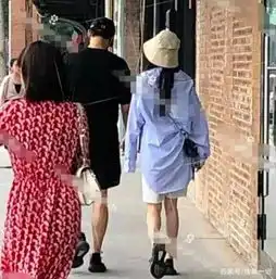 杨幂疑似新男友穿情侣鞋曝光杨幂七夕原来是和他在一起杨幂魏大勋真的是情侣吗
