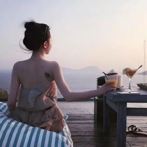 个性背影萌宝炫酷头像
