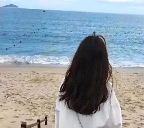 我给儿媳请月嫂,深夜月嫂衣衫不整,看清男人的脸,我尖叫出声
