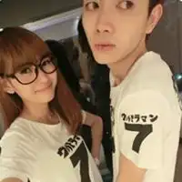 qq情侣在一起的头像qq情侣头像两人一张女人之间摇摆不定
