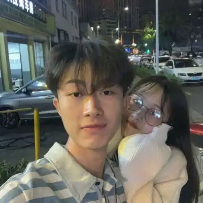 小清新一对两张情侣真人头像,过你就不怕孤单
