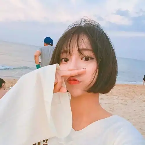 短发女头
