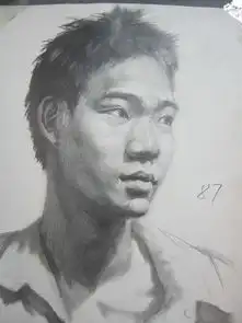 学生头像素描作品二
