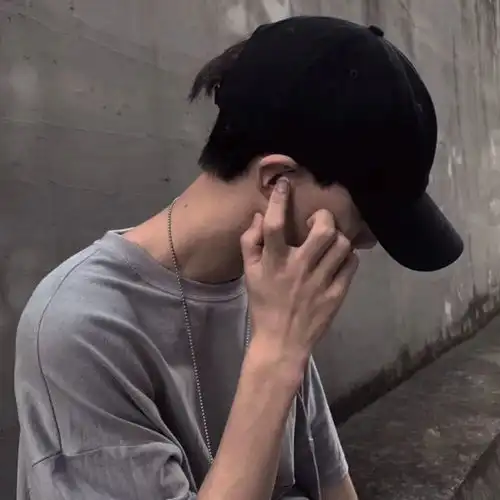 真人男头唯有你的光辉,能像漫过山岭的薄雾
