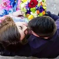 亲吻闹心的欧美情侣头像很想知道我对你是不是不痛不痒情侣头像
