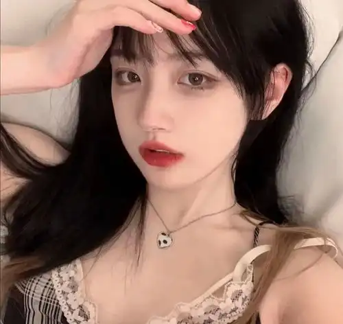 女生头像ins高级质感超级干净温柔
