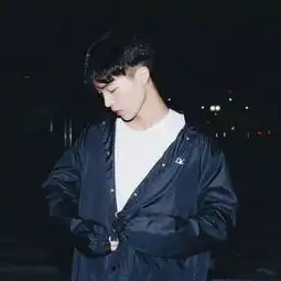 情侣头像人世匆匆我只喜欢你
