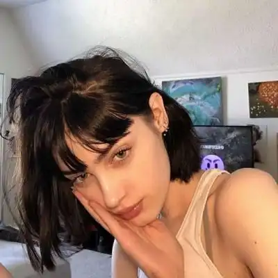 欧美时尚个性头像女生没有感情可爱点
