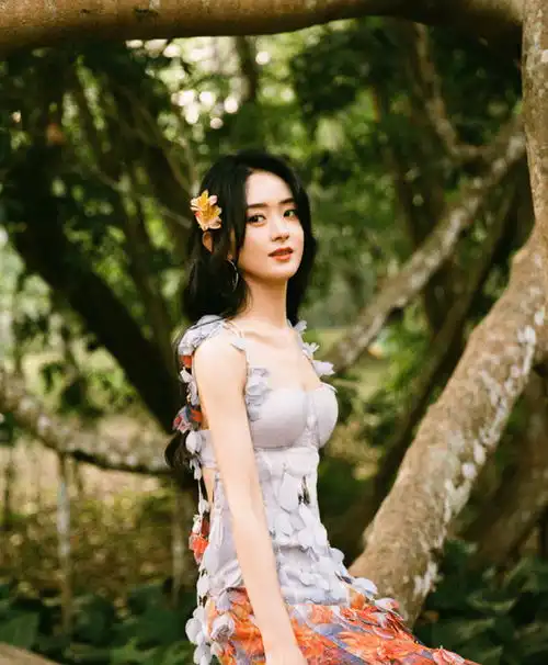 众星曝七夕照营业杨幂陈伟霆对视,热巴龚俊撒糖,娜扎更惊艳
