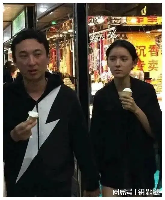 王思聪更换头像,疑似回应私生子传闻,黄一鸣曝王思聪知道孩子
