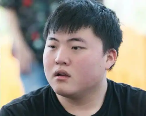 小虎和uzi惨遭暗讽,小草包黑料被扒出
