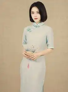 化烟熏妆的赵今麦足够惊艳了,看到她的民国照,我心动了
