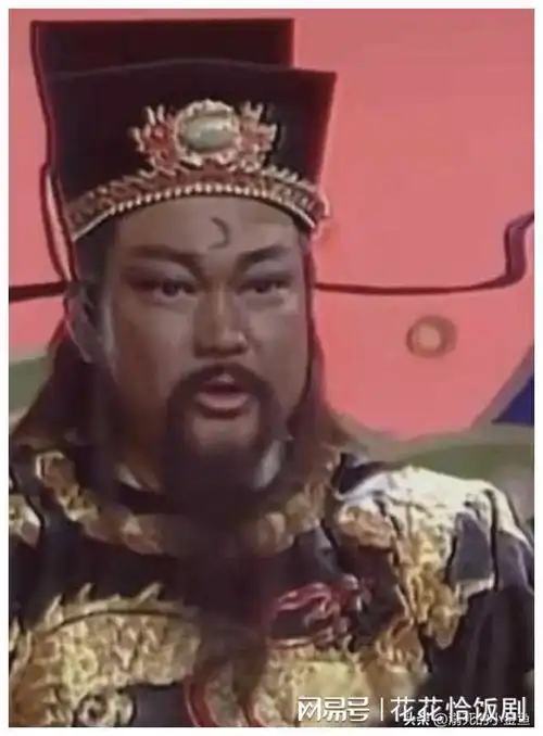 闹大了,女子开封对包公象跪地痛哭,景区回应她心里委屈
