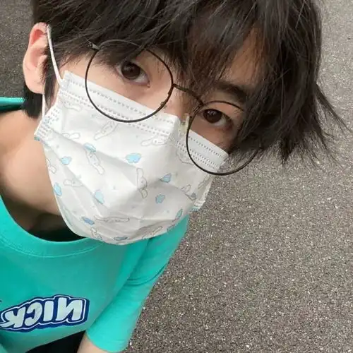 优质男头对你何止一句钟意
